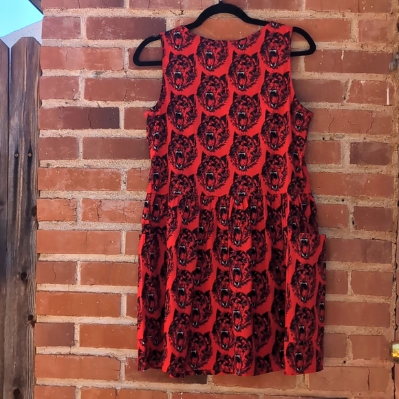 Big Pocket Nooworks Dress in Wolverine - Picture 3 of 5